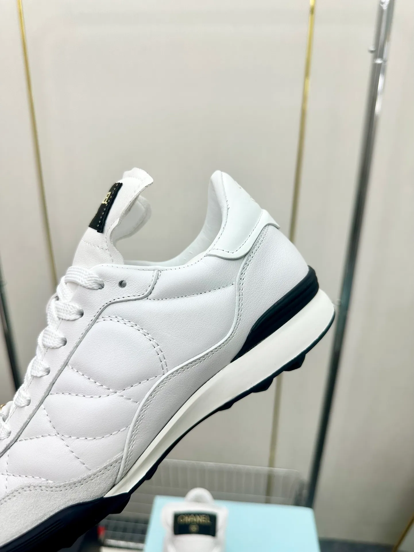 👟👟Ex-factory price 520 👟👟 CHANEL Chanel thick-soled panda sneakers Panda biscuit shoes Chanel 2023ss popular panda shoes 🐼Colorful thick-soled casual sports shoes sneakers The counter is synchronized The counter is very popular Very difficult to buy a shoe The most popular thick-soled panda shoes on the Internet It can be imagined that small fragrance control can not miss it, both appearance and comfort coexist. Simple and versatile white shoes. The thick sole increases the height and is super versatile. You can wear it with your eyes closed😍Whoever wears it will look better. Upper: calfskin. Lining: imported sheepskin lining. Outsole: T👟👟Ex-factory price U original outsole. Size: 35-40 (41 42 customized)